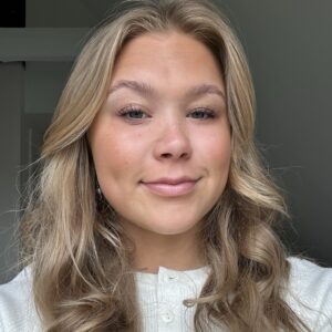 Emelie, instruktør i HIIT og Reformer Pilates hos Performance Klubben i Højbjerg